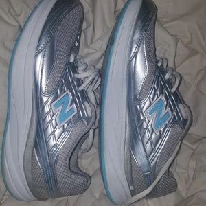 NWOT New Balance walking sneakers